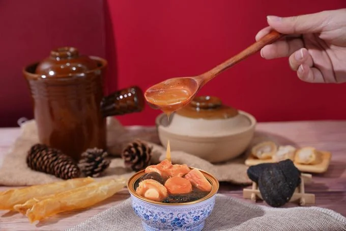Buddha Jumping Over Wall (Canned Sea Food thick Soup) With Abalone Broth , National Banquet Dishes , Rich Golden Soup