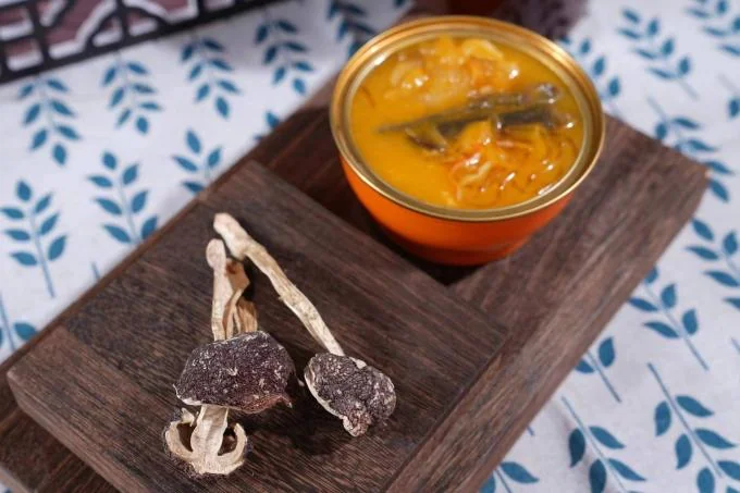Bowled Collagen Golden Instant Vegan Soup With Shark Fin Fish Maw