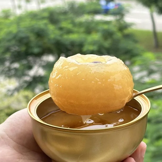 Baked Pear Soup With Tremella , Sweet Lubrication , Slow Cooking Moist And Free Of Burden