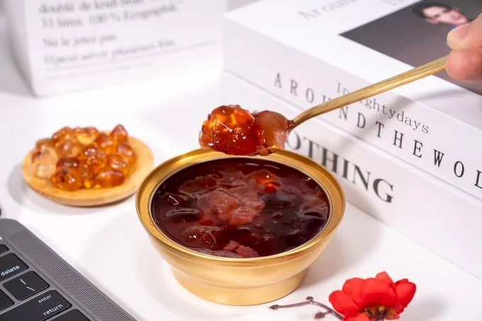 Caixa de Presente de Goma de Mascar com Rosas e Pêssego: Rosas perfumadas e goma de mascar macia com sabor de pêssego. Baixo teor de gordura, baixo teor calórico e sem aditivos.