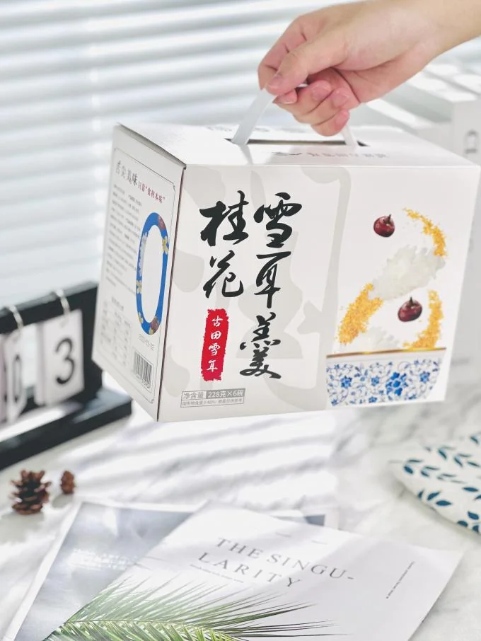Cadeauverpakking met desserts van osmanthus en tremella: zijdezachte en zoete biologische kruidendesserts die de zenuwen kalmeren.